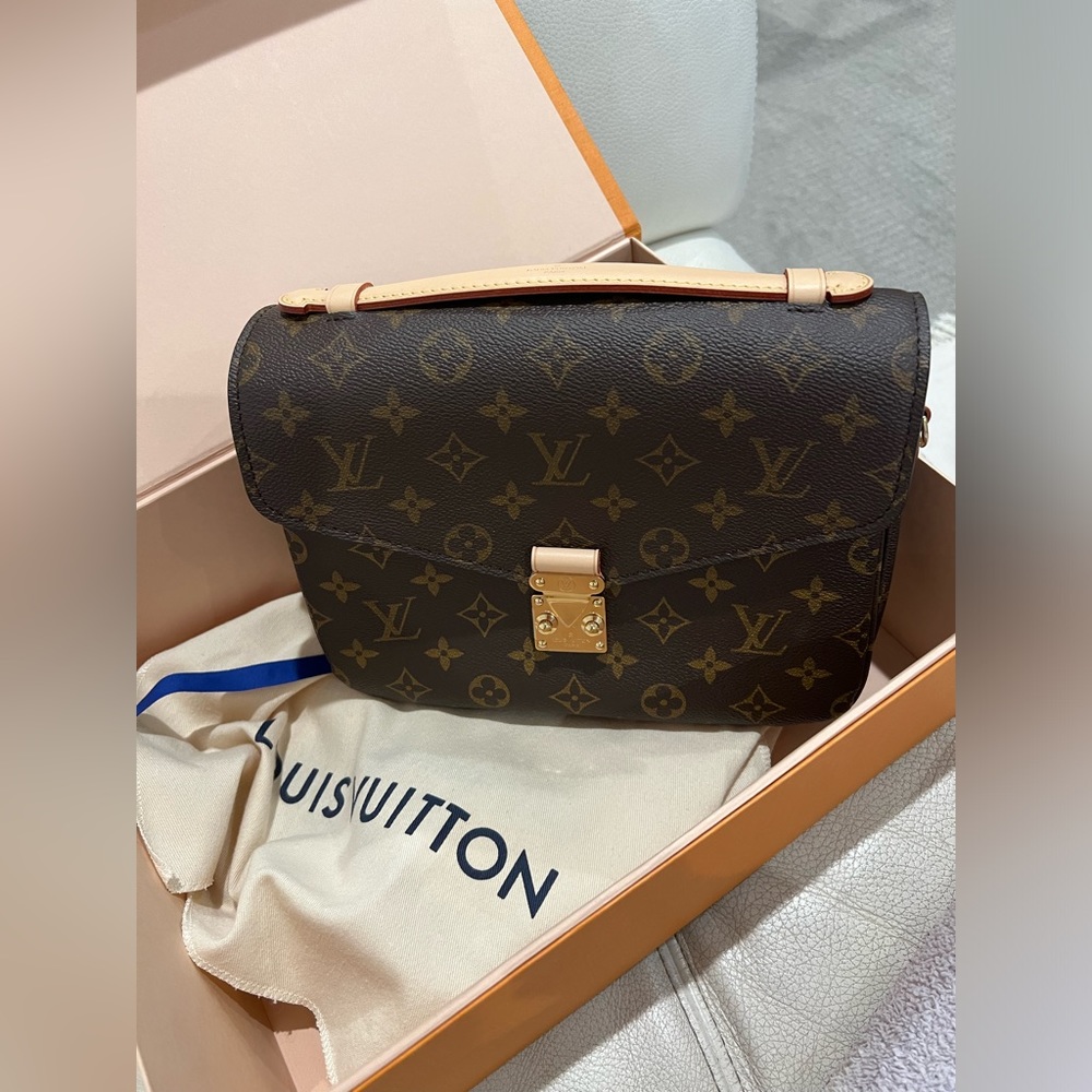 Louis Vuitton Pochette Métis